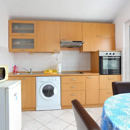 With Parking Space - 19039 Apartman Split